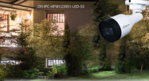 در تصویر دوربین مداربسته داهوا مدل DH-IPC-HFW1239S1-LED-S5 با 2 مگاپیکسل را مشاهده مینمایید