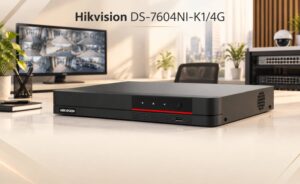 ان وی آر هایک ویژن مدل DS-7604NI-K1/4G 1 ان وی آر هایک ویژن مدل DS-7604NI-K1/4G روی میز کار در محیط اداری مدرن با نمایش تجهیزات دوربین مداربسته و سیستم نظارتی شبکهای